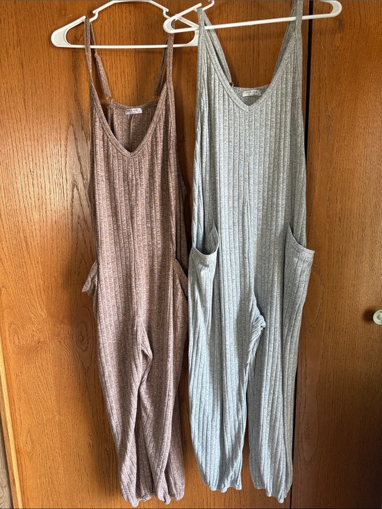 Ekouaer Pants - Ribbed V-Neck Jumpsuit with Pockets - Gray or Brown